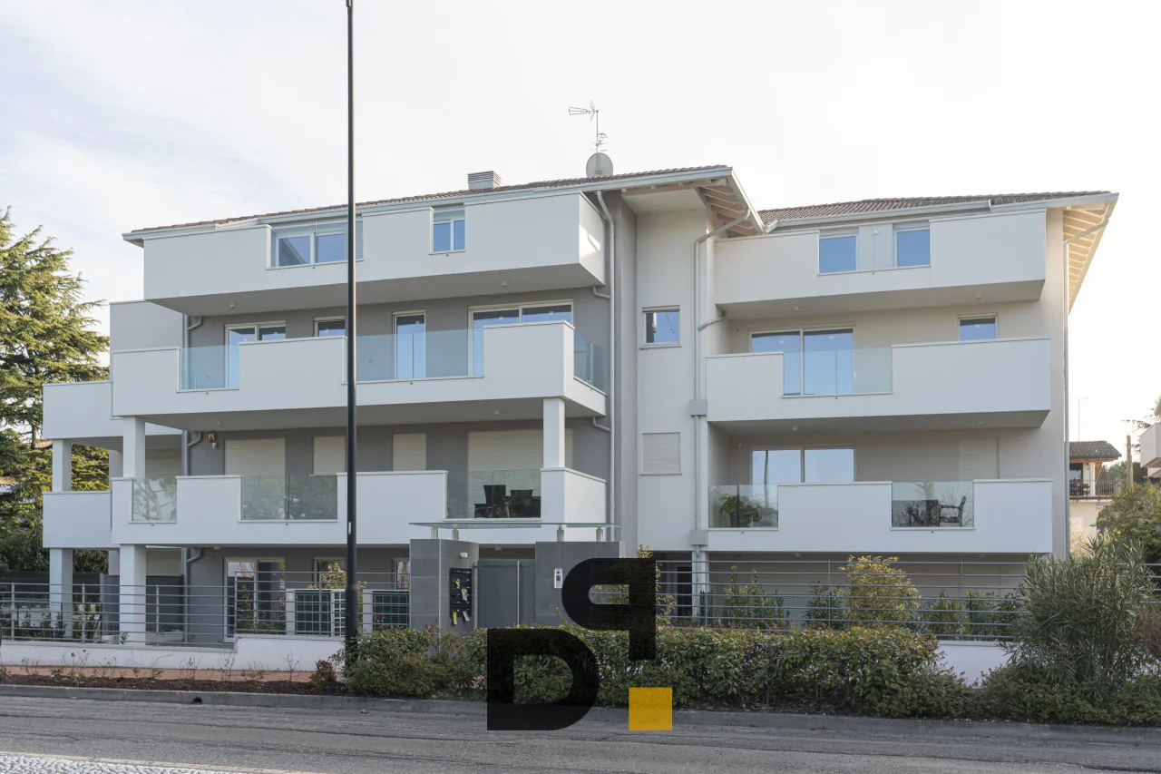Attico con piscina e vista lago a Desenzano del Garda: foto 4