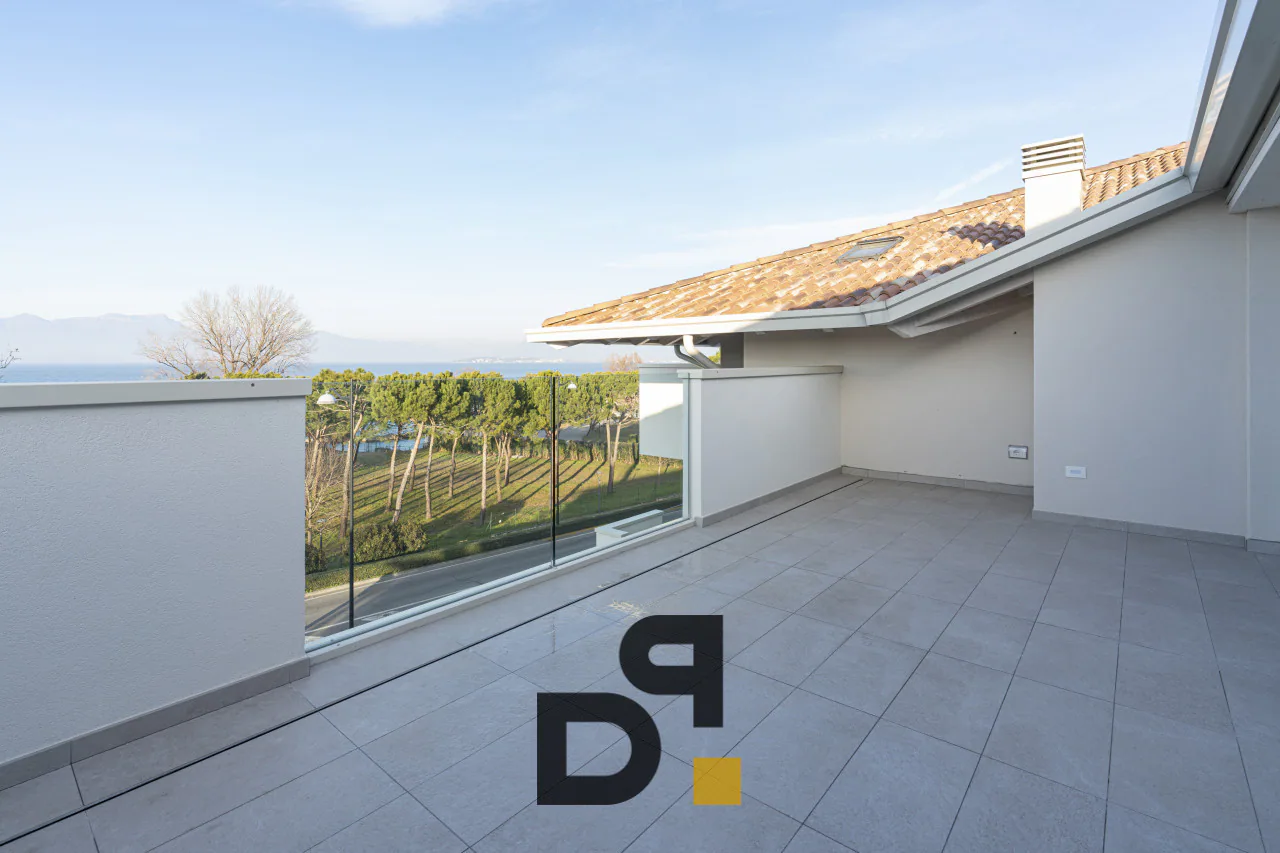 Attico con piscina e vista lago a Desenzano del Garda: foto 5