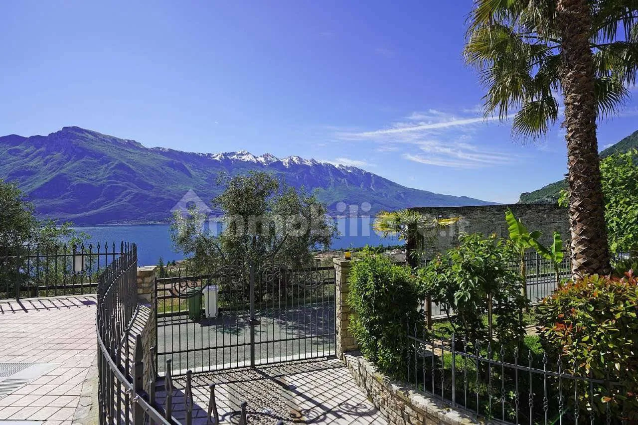 Villa con piscina e vista lago a Limone sul Garda – foto principale