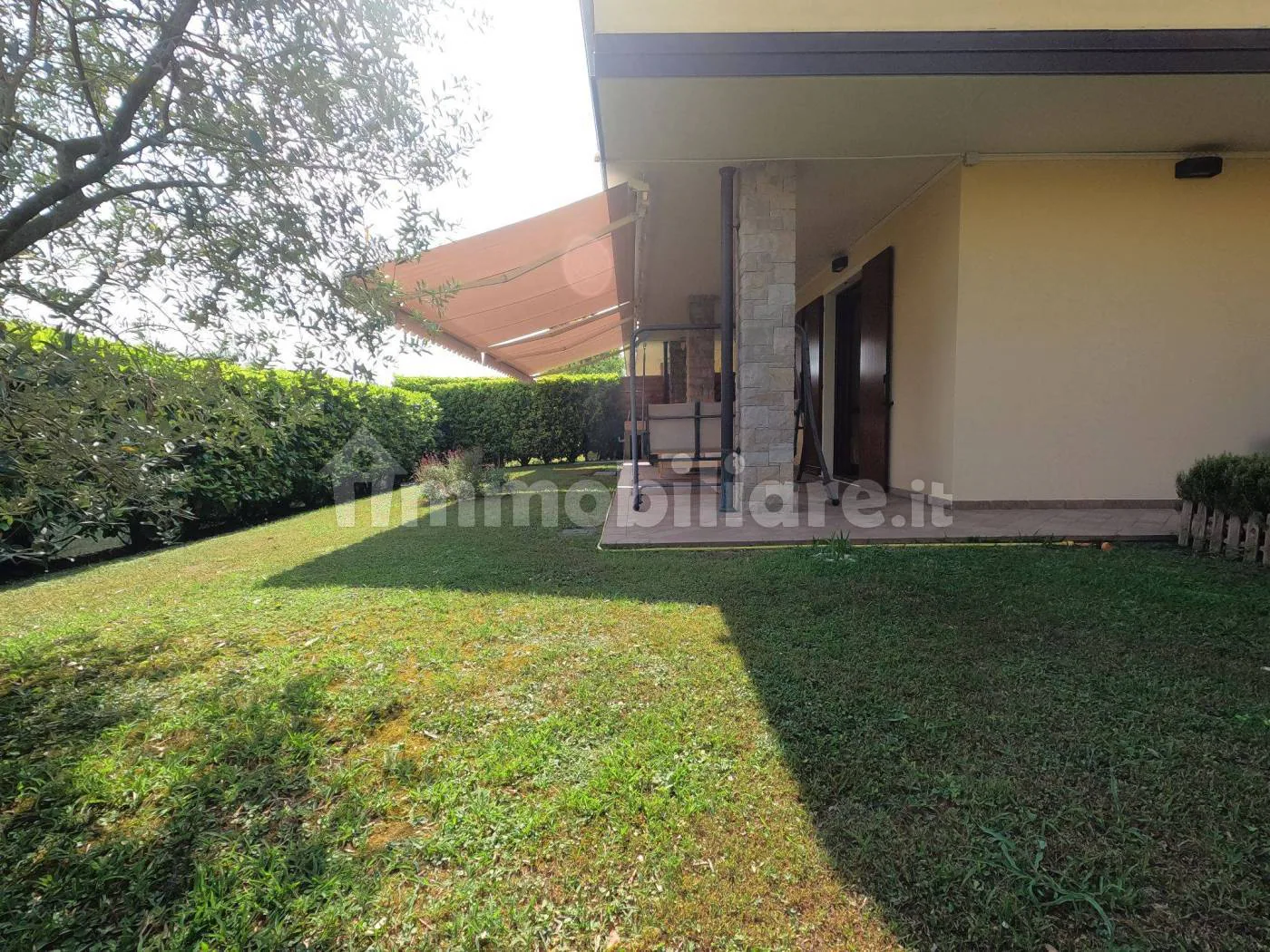 Trilocale con piscina a Manerba del Garda: foto 3