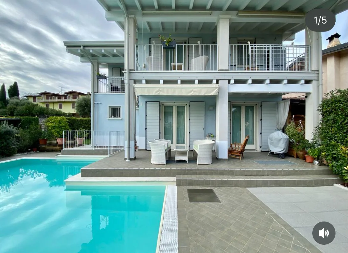 Bifamiliare con piscina e vista lago a Polpenazze del Garda – foto principale