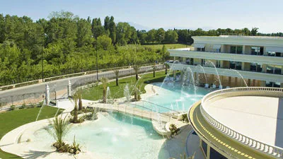Monolocale con piscina e vista lago a Desenzano del Garda – foto principale
