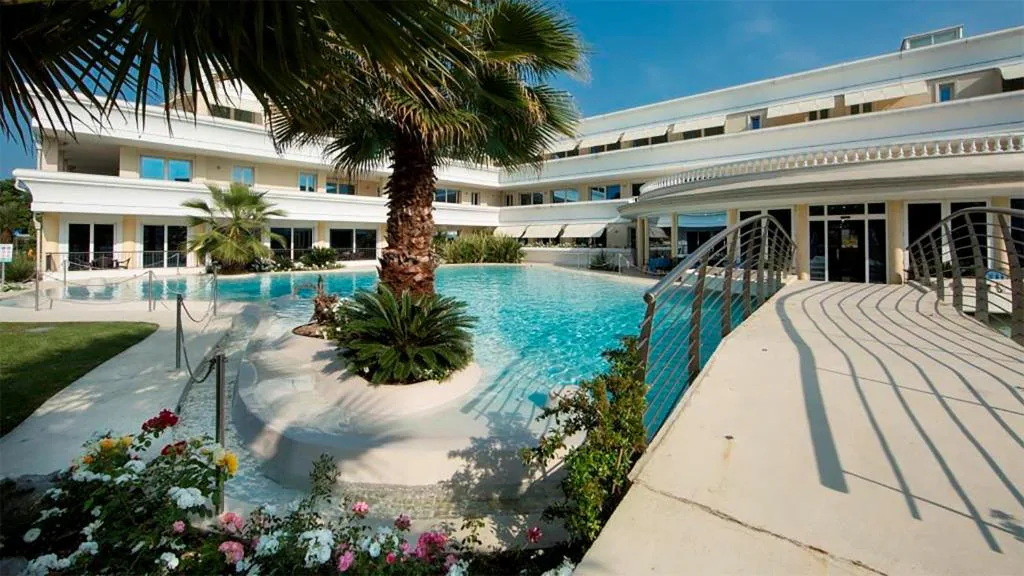 Bilocale con piscina a Desenzano del Garda – foto principale